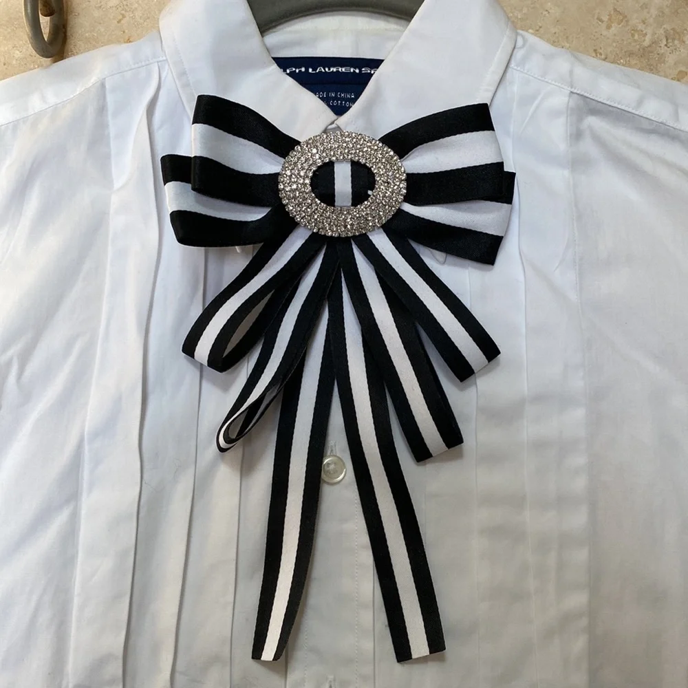 Elegant Bow Accent Black and White - Picture 2 of 6